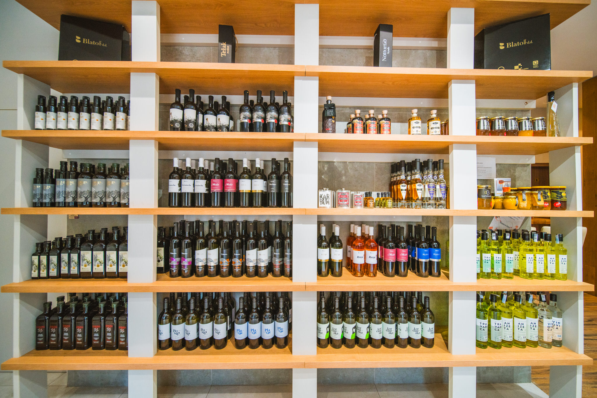 Wine_Olive Oil_Shop_Blato_Korčula